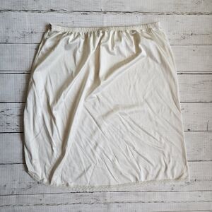 Vanity Fair Lace Edged Slip‎ Size Small